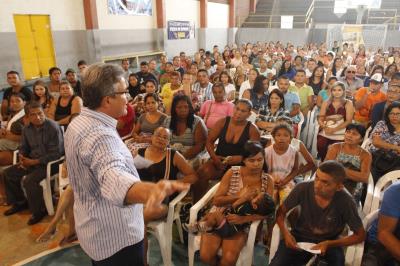 Mais 200 contemplados do Quinta dos Paricás assinam contratos dos imóveis