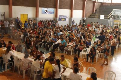 Mais 200 contemplados do Quinta dos Paricás assinam contratos dos imóveis