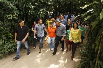 Prefeito vistoria obras na Escola Bosque; investimento é de R$ 2,5 milhões