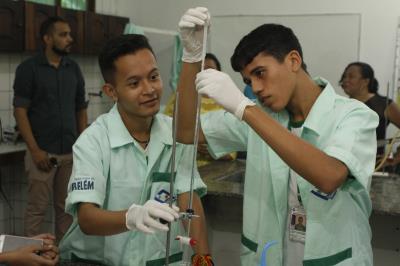 Prefeito vistoria obras na Escola Bosque; investimento é de R$ 2,5 milhões