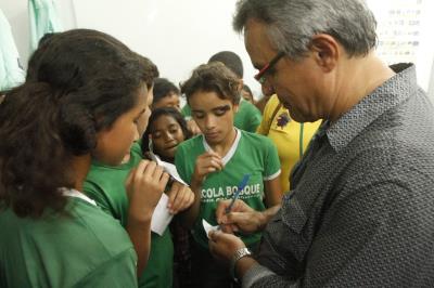 Prefeito vistoria obras na Escola Bosque; investimento é de R$ 2,5 milhões