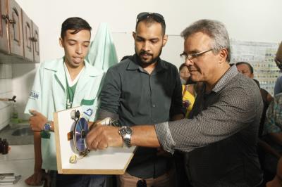 Prefeito vistoria obras na Escola Bosque; investimento é de R$ 2,5 milhões