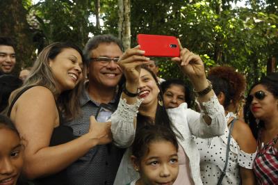Prefeito vistoria obras na Escola Bosque; investimento é de R$ 2,5 milhões