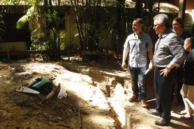 Prefeito vistoria obras na Escola Bosque; investimento é de R$ 2,5 milhões