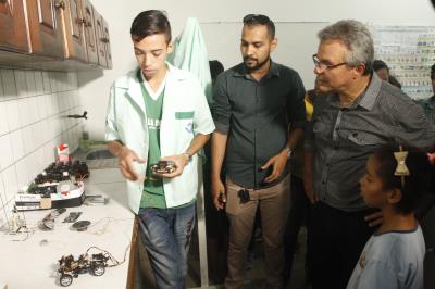 Prefeito vistoria obras na Escola Bosque; investimento é de R$ 2,5 milhões