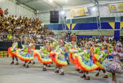 Aldeia Amazônica recebe primeiro dia do concurso de quadrilhas com arquibancadas lotada