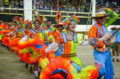 Aldeia Amazônica recebe primeiro dia do concurso de quadrilhas com arquibancadas lotada