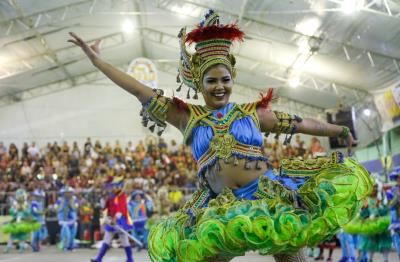 Aldeia Amazônica recebe primeiro dia do concurso de quadrilhas com arquibancadas lotada