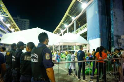 Aldeia Amazônica recebe primeiro dia do concurso de quadrilhas com arquibancadas lotada