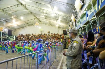 Aldeia Amazônica recebe primeiro dia do concurso de quadrilhas com arquibancadas lotada