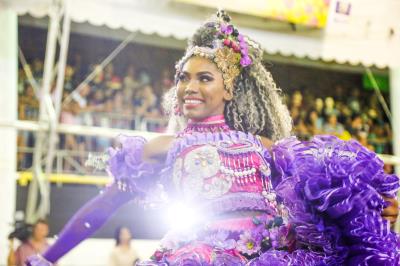 Aldeia Amazônica recebe primeiro dia do concurso de quadrilhas com arquibancadas lotada