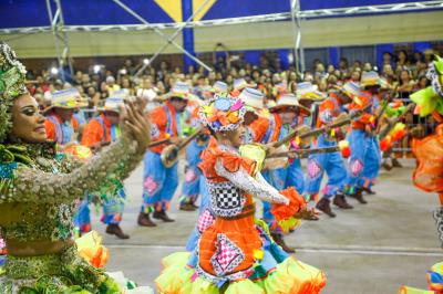 Aldeia Amazônica recebe primeiro dia do concurso de quadrilhas com arquibancadas lotada