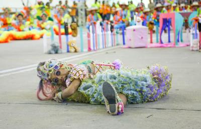 Aldeia Amazônica recebe primeiro dia do concurso de quadrilhas com arquibancadas lotada