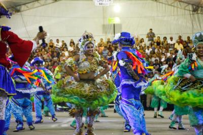 Aldeia Amazônica recebe primeiro dia do concurso de quadrilhas com arquibancadas lotada