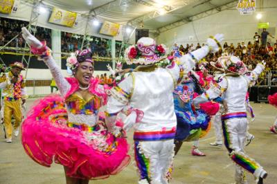 Aldeia Amazônica recebe primeiro dia do concurso de quadrilhas com arquibancadas lotada