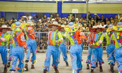 Aldeia Amazônica recebe primeiro dia do concurso de quadrilhas com arquibancadas lotada