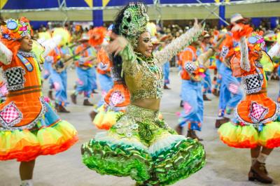 Aldeia Amazônica recebe primeiro dia do concurso de quadrilhas com arquibancadas lotada
