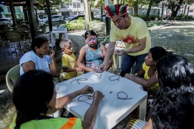 Prefeitura de Belém promove oficina de biojoias para mulheres Warao