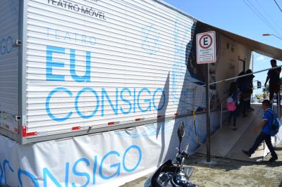 Alunos de Icoaraci aprendem sobre ciência e tecnologia com o Teatro Móvel