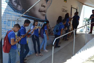 Alunos de Icoaraci aprendem sobre ciência e tecnologia com o Teatro Móvel