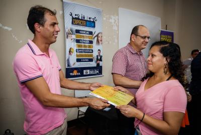 Mais de 200 alunos recebem certificados de capacitação da Prefeitura de Belém