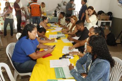 Moradores da Cremação recebem serviços do programa Prefeitura no Bairro