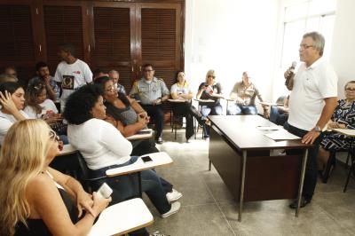 Moradores da Cremação recebem serviços do programa Prefeitura no Bairro