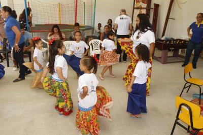 Moradores da Cremação recebem serviços do programa Prefeitura no Bairro