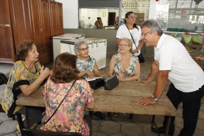 Moradores da Cremação recebem serviços do programa Prefeitura no Bairro