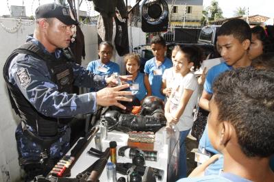 Moradores da Cremação recebem serviços do programa Prefeitura no Bairro