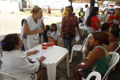 Moradores da Cremação recebem serviços do programa Prefeitura no Bairro