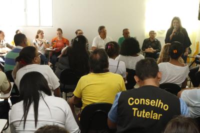 Moradores da Cremação recebem serviços do programa Prefeitura no Bairro