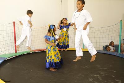 Moradores da Cremação recebem serviços do programa Prefeitura no Bairro