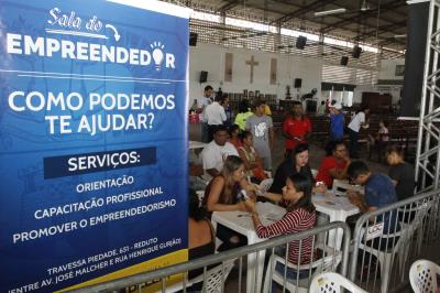 Moradores da Cremação recebem serviços do programa Prefeitura no Bairro