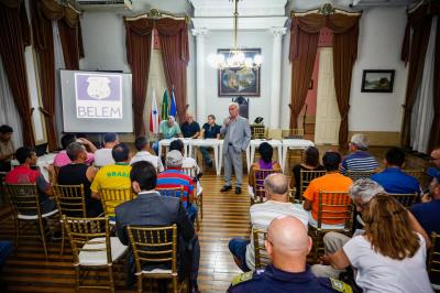 Feirantes se reúnem para conhecer projeto das obras emergenciais do Ver-o-Peso