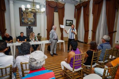 Feirantes se reúnem para conhecer projeto das obras emergenciais do Ver-o-Peso