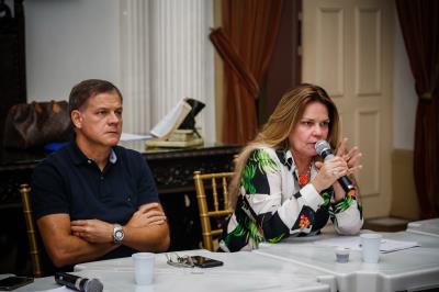 Feirantes se reúnem para conhecer projeto das obras emergenciais do Ver-o-Peso