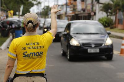 Praia Acessível garante banho de rio para pessoas com deficiência e mobilidade reduzida
