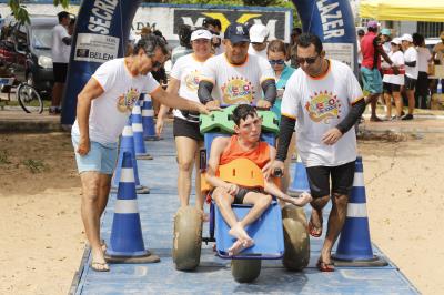 Praia Acessível garante banho de rio para pessoas com deficiência e mobilidade reduzida