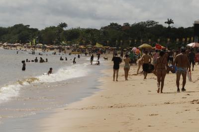 Praia Acessível garante banho de rio para pessoas com deficiência e mobilidade reduzida