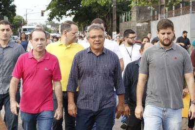 Reinauguração de praça e aquisição de veículo marcam abertura do Prefeitura no Bairro