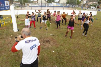 Reinauguração de praça e aquisição de veículo marcam abertura do Prefeitura no Bairro