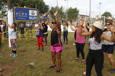 Reinauguração de praça e aquisição de veículo marcam abertura do Prefeitura no Bairro