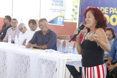 Reinauguração de praça e aquisição de veículo marcam abertura do Prefeitura no Bairro