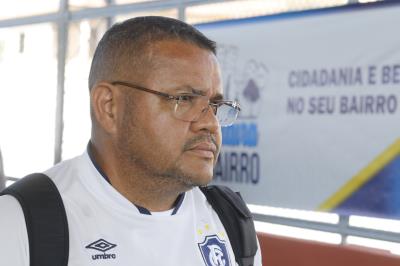 Reinauguração de praça e aquisição de veículo marcam abertura do Prefeitura no Bairro