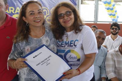 Reinauguração de praça e aquisição de veículo marcam abertura do Prefeitura no Bairro