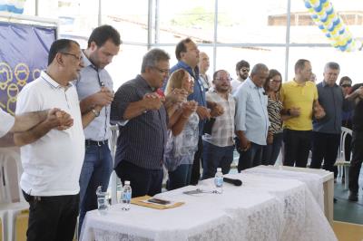 Reinauguração de praça e aquisição de veículo marcam abertura do Prefeitura no Bairro