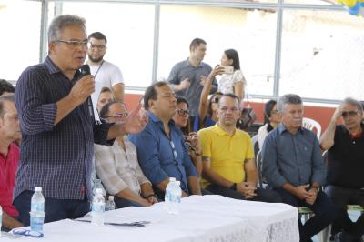 Reinauguração de praça e aquisição de veículo marcam abertura do Prefeitura no Bairro