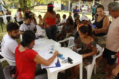 Reinauguração de praça e aquisição de veículo marcam abertura do Prefeitura no Bairro