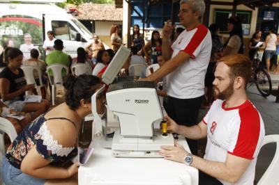 Reinauguração de praça e aquisição de veículo marcam abertura do Prefeitura no Bairro